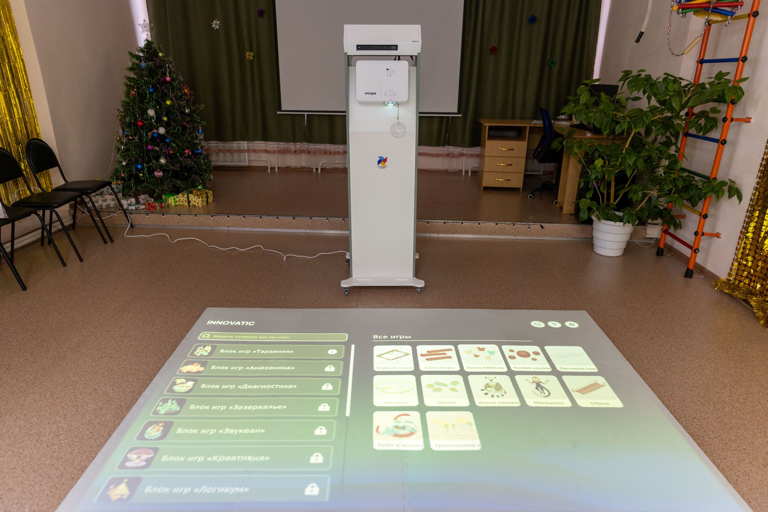 Фото - ЕВРАЗ передал Качканару реабилитационное оборудование для детей с ОВЗ